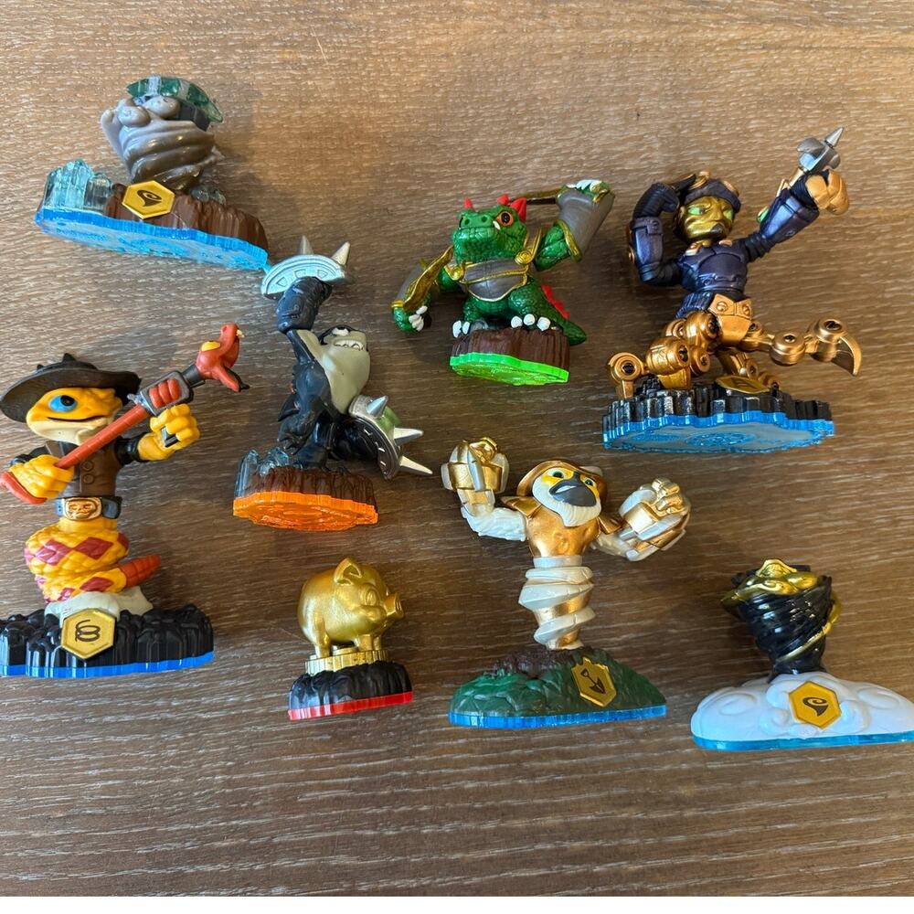 Skylanders Figure LOT of 8 characters WiiU PS3 PS4 XBOX 360